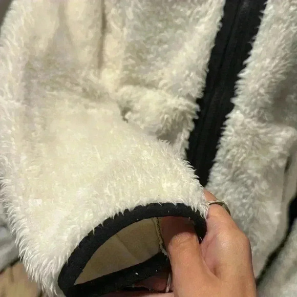 3/25 promo! Calvin Klein Performance Sherpa - Picture 7 of 12